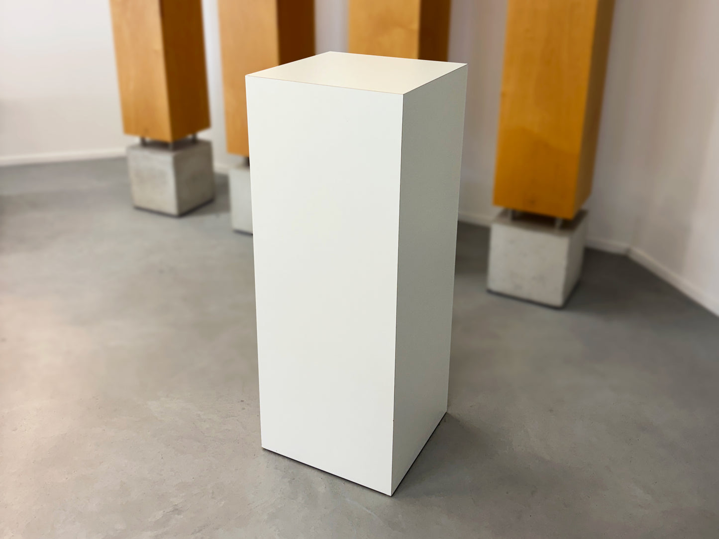 Houten Sokkel / Zuil op Maat – Wit – Voor Beurs & Showroom